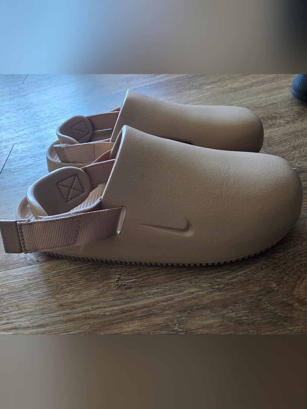 Used Nike Unisex Slip-On Clog Size 9m-10w — Taupe/Beige No Box